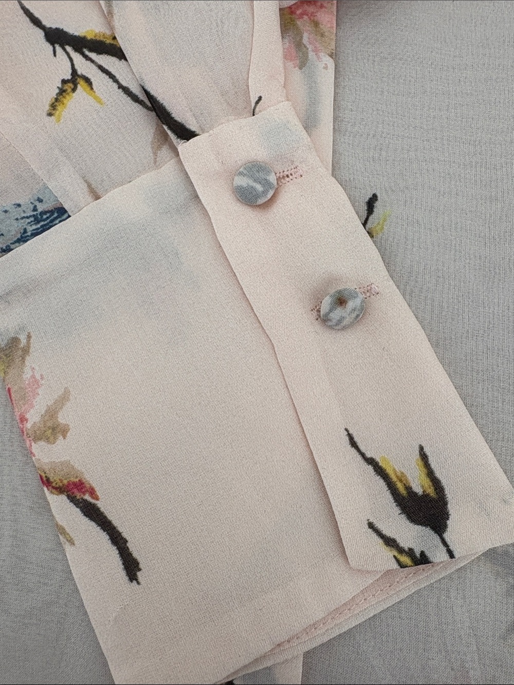 Joie Pale Pink Floral & Bird-Print Ruffle-Neck Silk beautiful Blouse - Picture 3 of 8